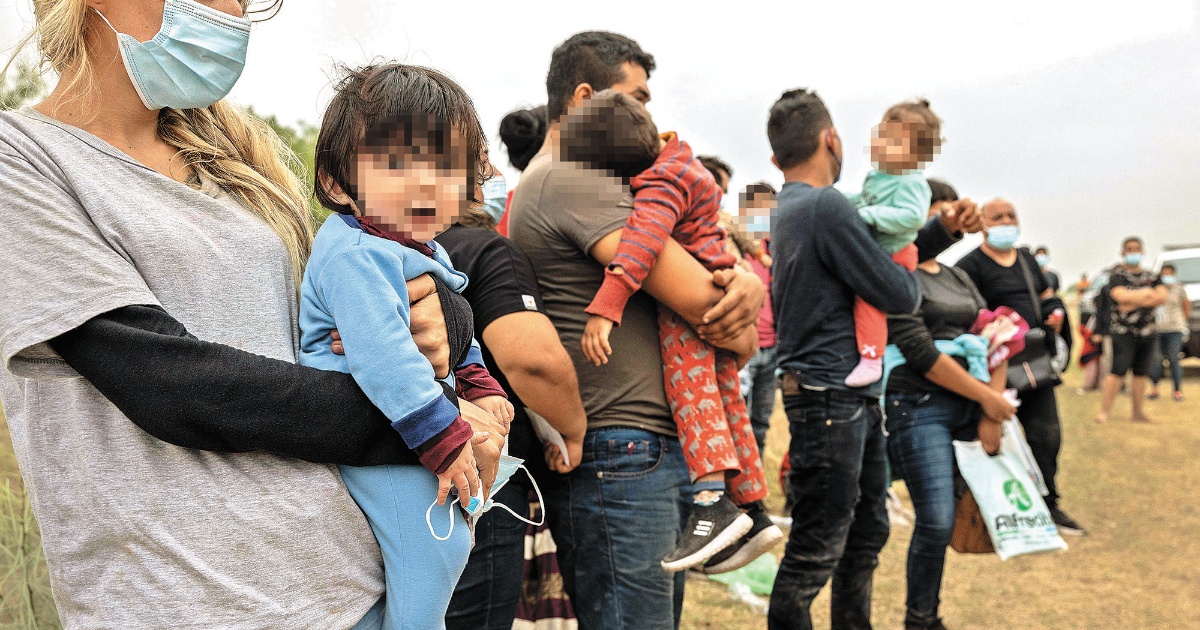 Cientos de niños y niñas cruzan a pie por Oaxaca en Viacrucis del Migrante
