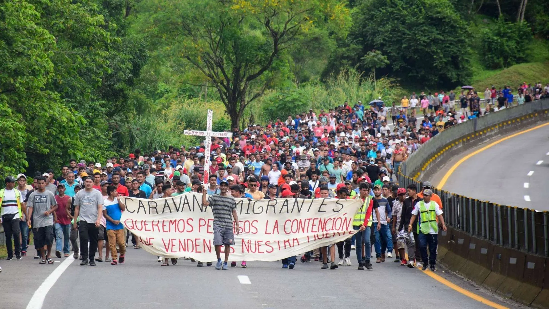 Llegan a Oaxaca 3 mil migrantes en Viacrucis; líderes religiosos piden ayuda humanitaria