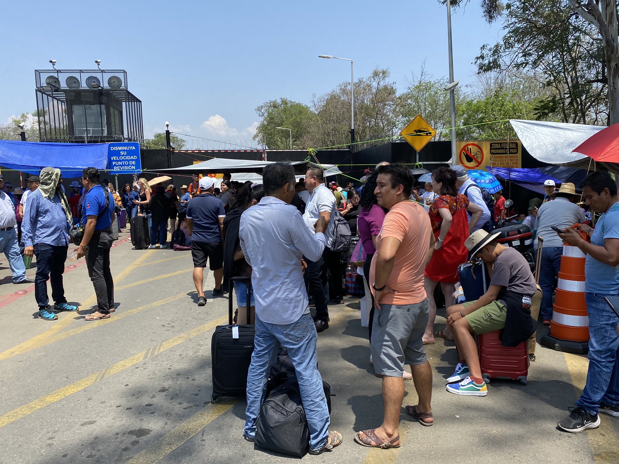 Cancelan 27 vuelos por bloqueo de la Sección 22 en Aeropuerto de Oaxaca; suman 9 días de protestas