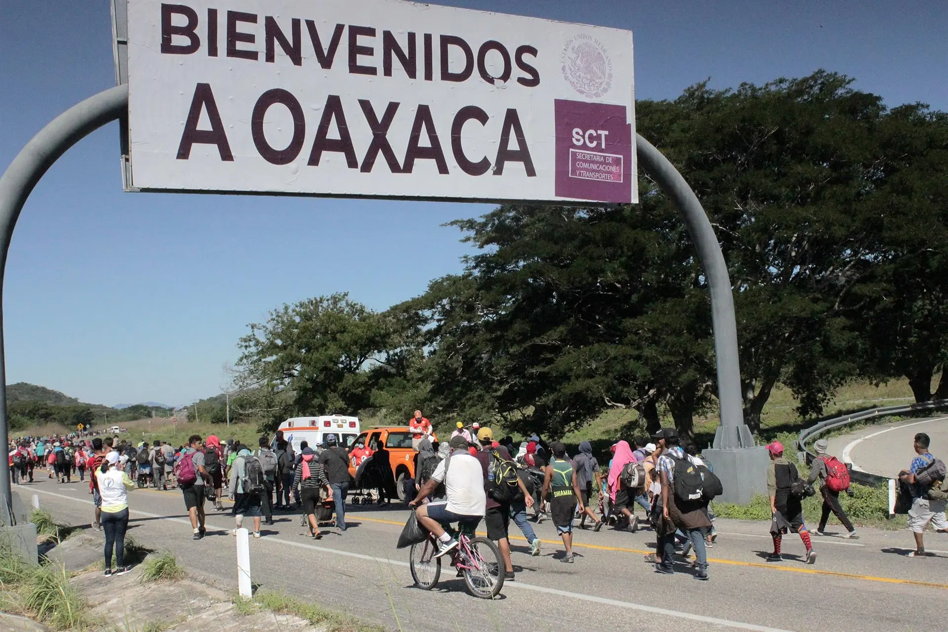 Caravana de 500 migrantes llega por sorpresa a Oaxaca