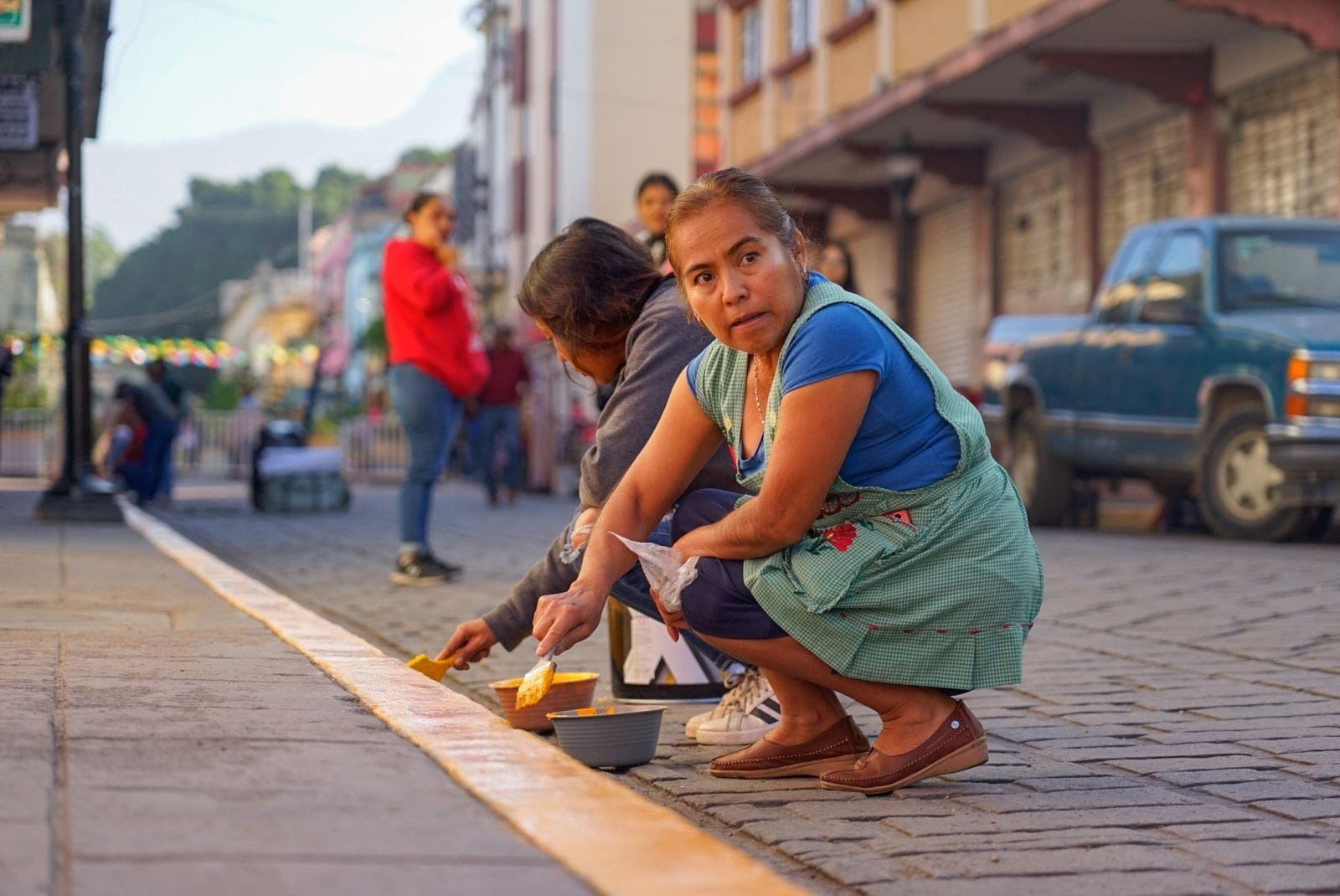 Comerciantes Realizan Mega Tequio para Embellecer la Ciudad de Oaxaca