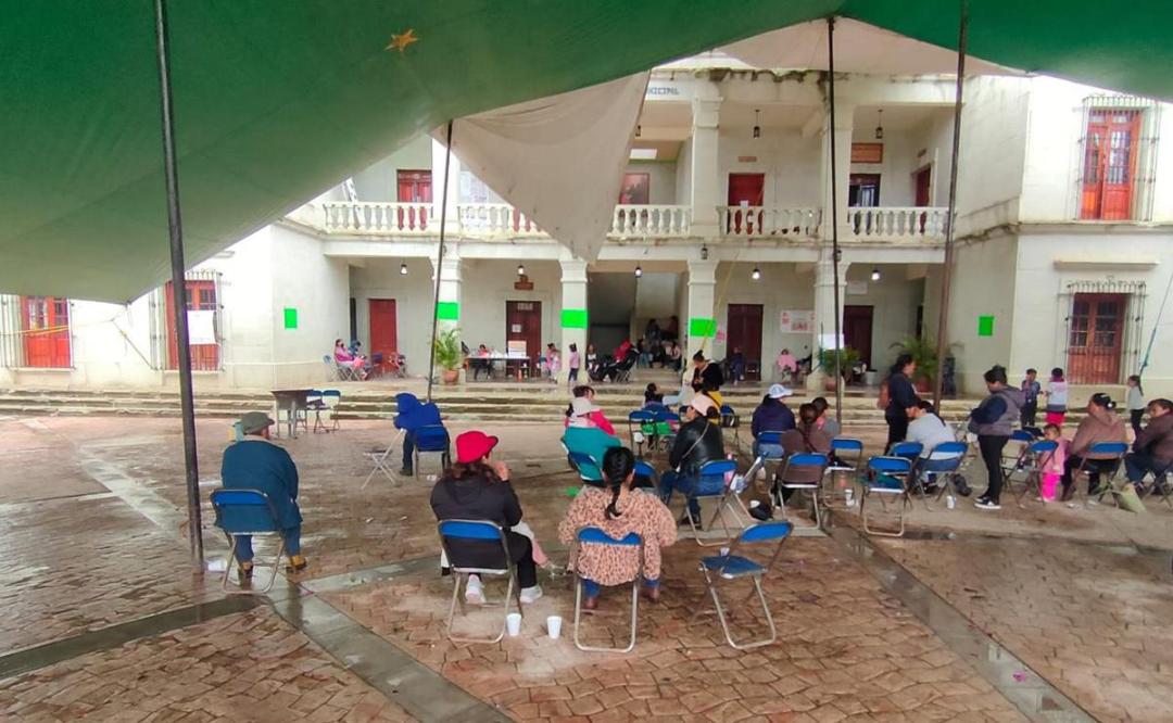 Pobladores Toman Palacio Municipal de Reyes Etla, Exigen Destitución del Edil y Cabildo