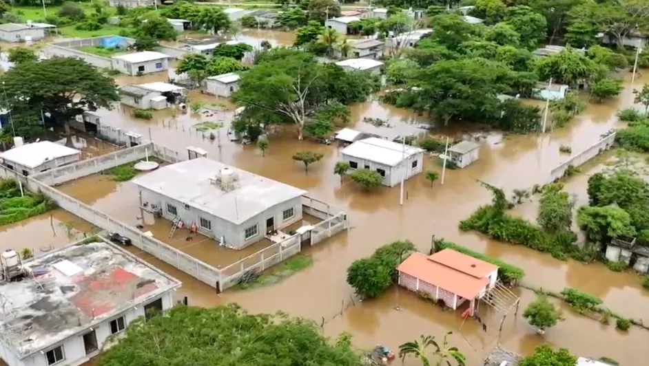 Onda Tropical 8 Inunda Comunidad en Oaxaca: Más de 200 Viviendas Afectadas