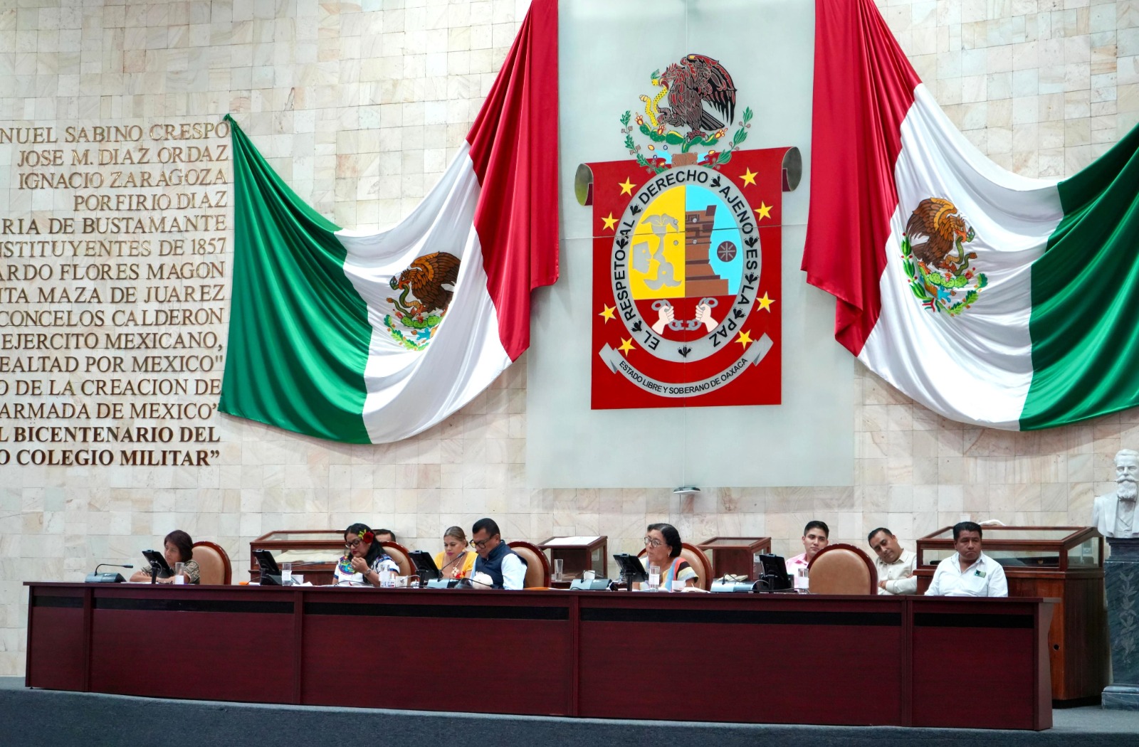 Congreso de Oaxaca llama a los 570 municipios a prevenir la violencia y discriminación contra mujeres