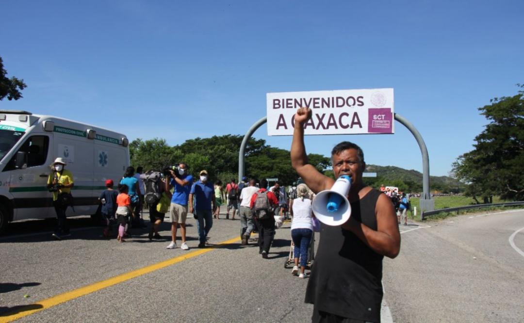 Llega a Oaxaca nueva caravana con más de mil migrantes; reciben atención médica en Tapanatepec