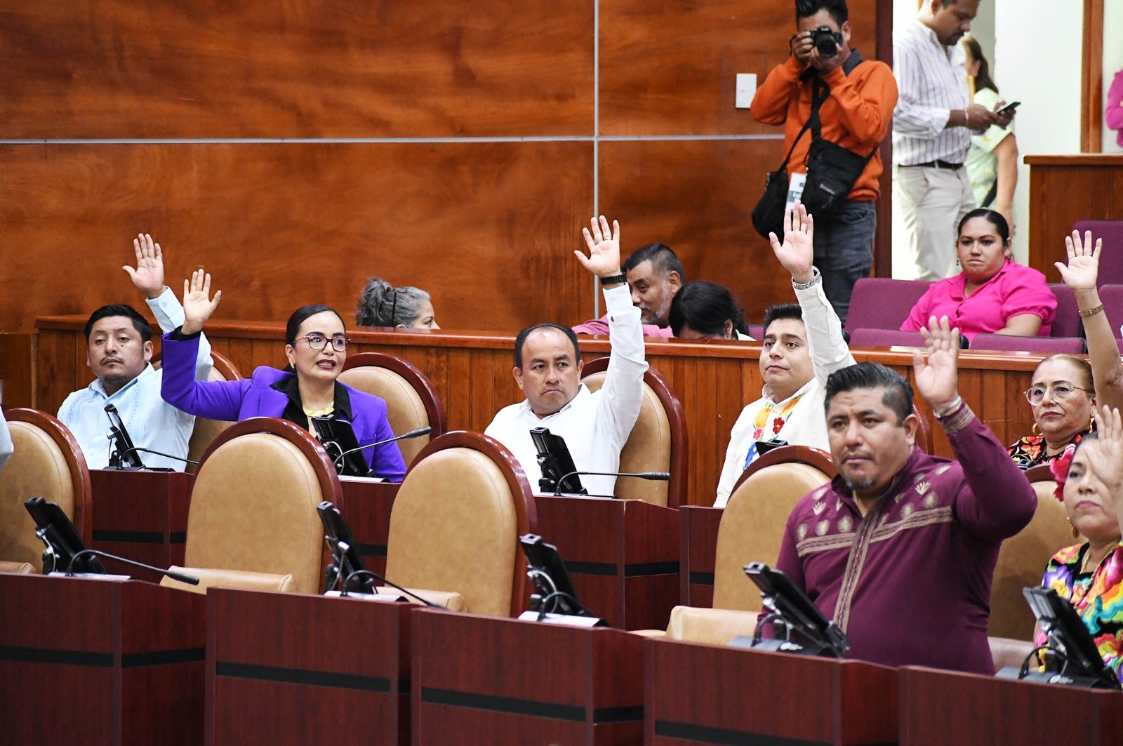 Congreso de Oaxaca aprueba sanciones por retención de pacientes y cadáveres por adeudos