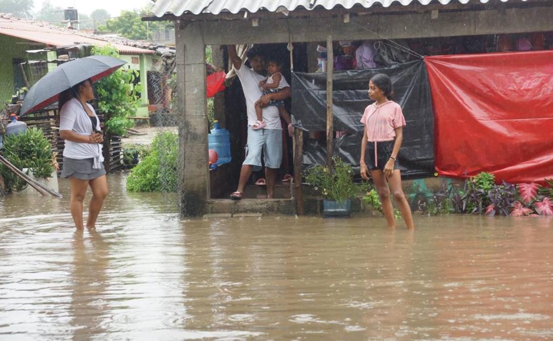 Inundaciones incomunican Costa oaxaqueña