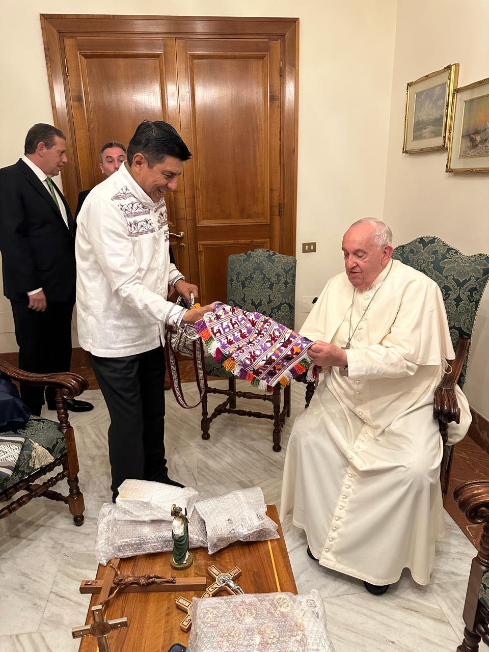 Gobernador Jara se reúne con el Papa Francisco, dialogan sobre transformación de Oaxaca