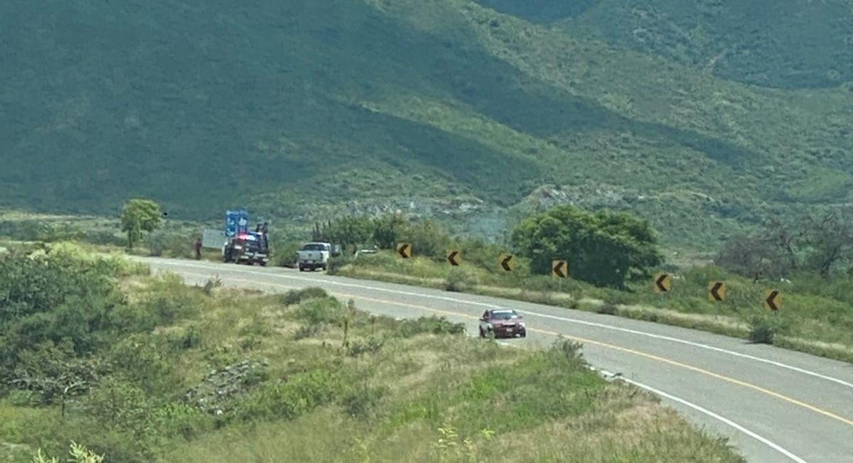 Autoridades investigan hallazgo de cuerpo desmembrado en libramiento de Ocotlán de Morelos