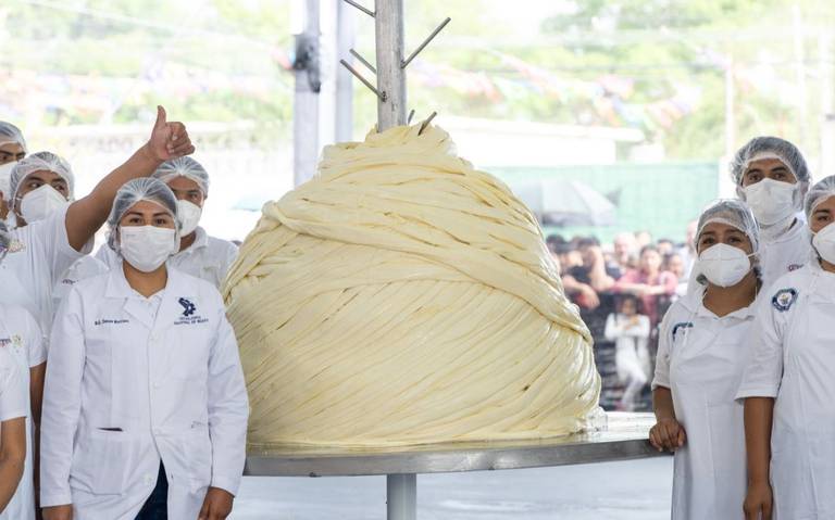 Hidalgo supera a Oaxaca y establece Récord Guinness del quesillo más grande del mundo
