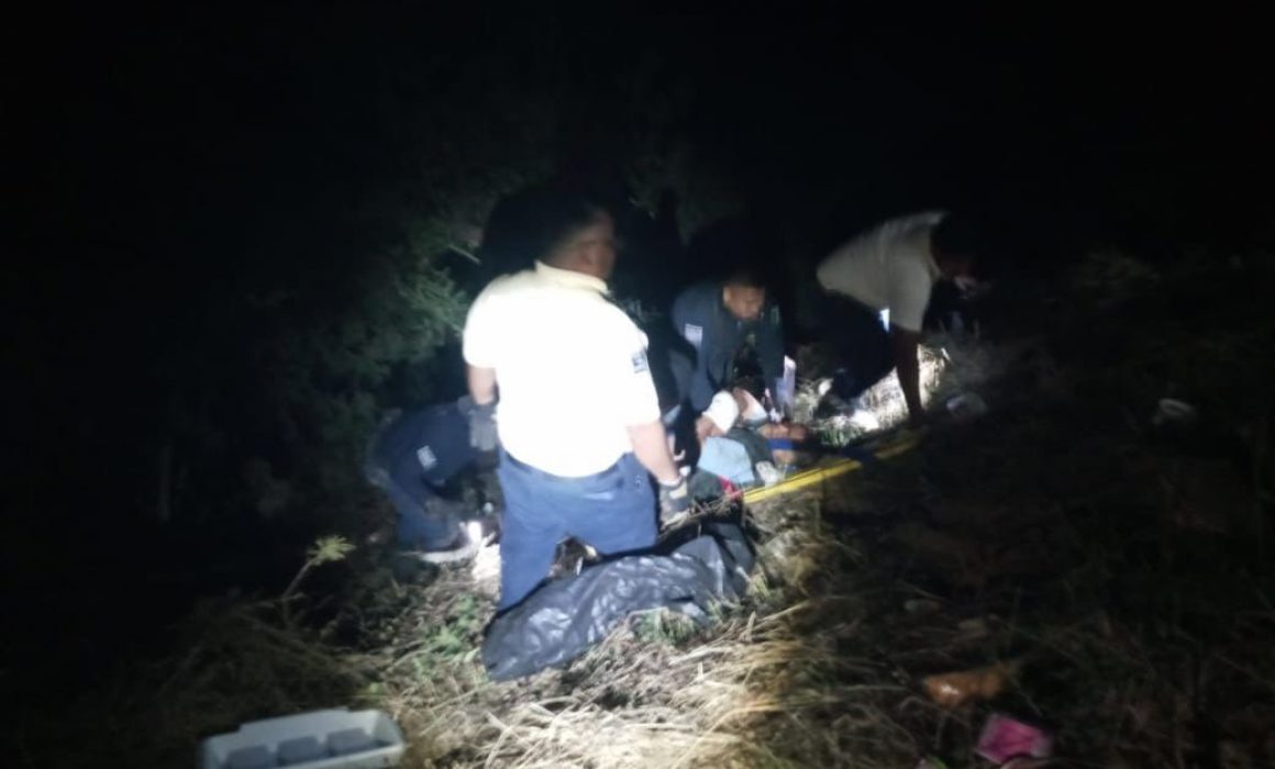 Trágico accidente en la Sierra de Flores Magón: dos muertos y once heridos