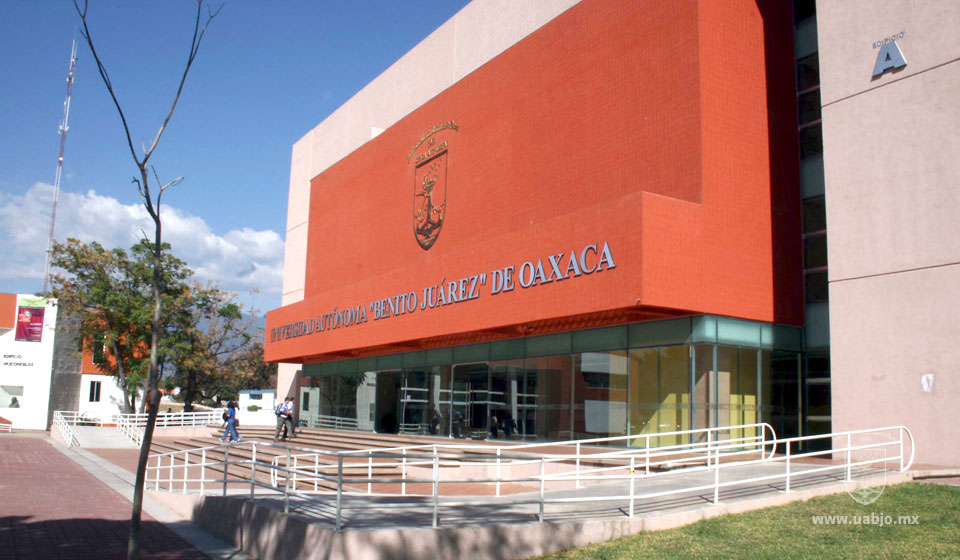 Oaxaca recibe más de 2 mil millones de pesos para el sector educativo en 2024