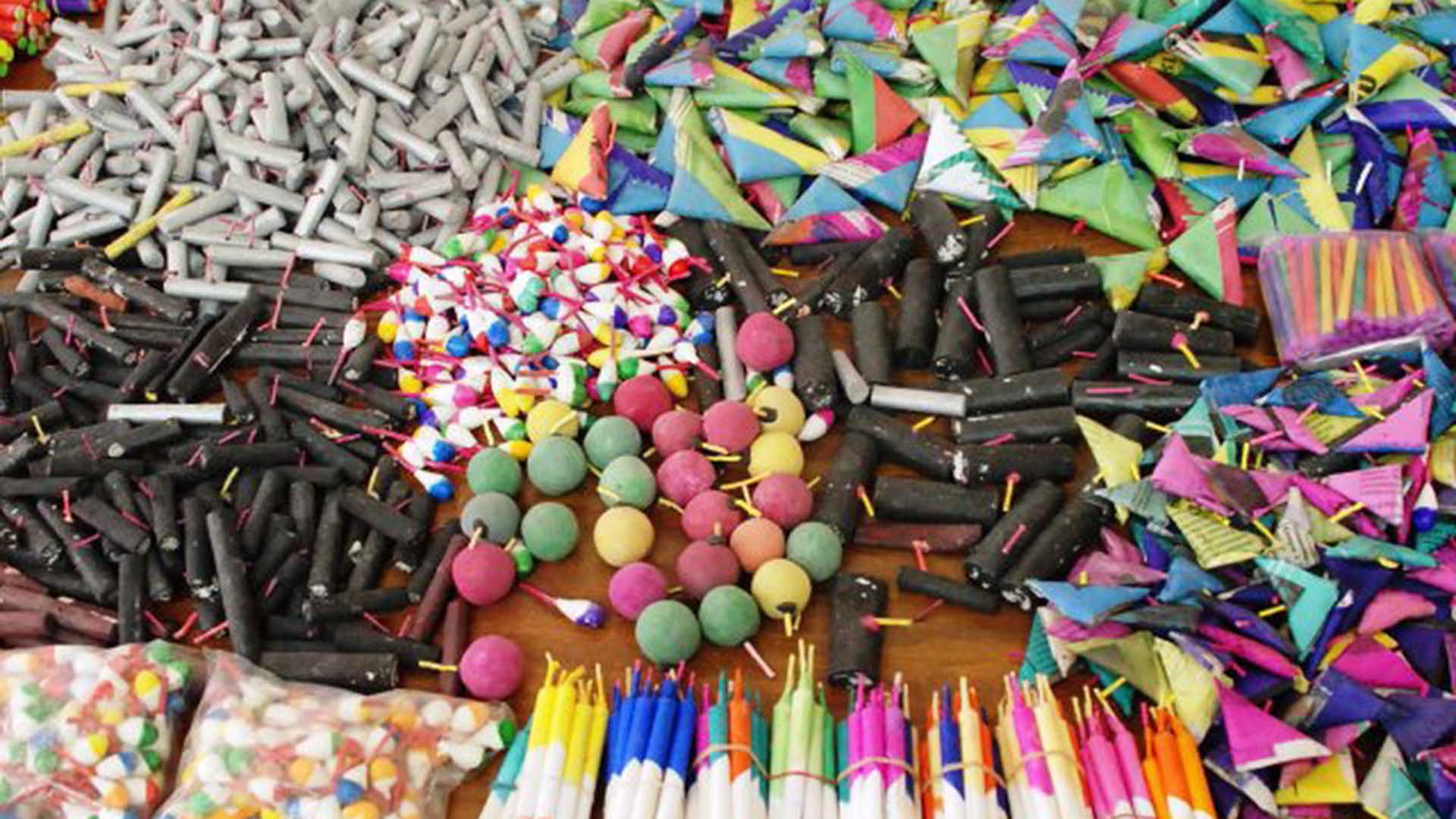 Exhortan a evitar el uso de juegos pirotécnicos y tomar precauciones durante las fiestas decembrinas en Oaxaca