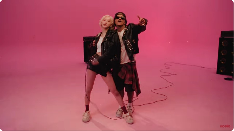 “APT” de Rosé y Bruno Mars alcanza los 500 millones de visualizaciones en YouTube en un tiempo récord