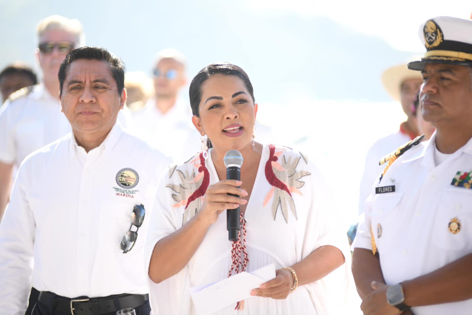 Saymi Pineda recibe al crucero Zaandam en Bahías de Huatulco, el primero del año en Oaxaca