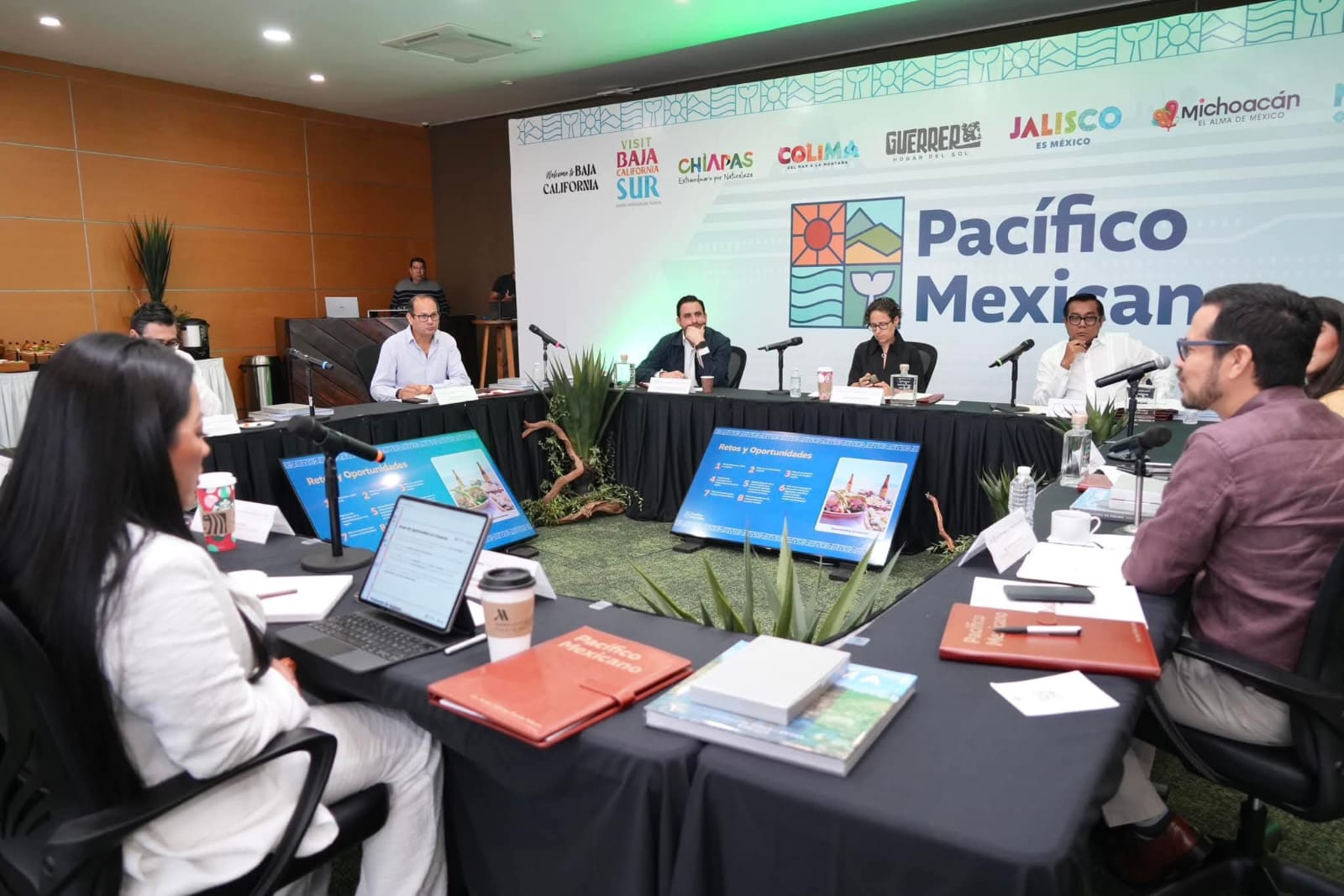 Saymi Pineda promueve el turismo de cruceros hacia Oaxaca en la Primera Reunión del Consejo Turístico del Pacífico Mexicano