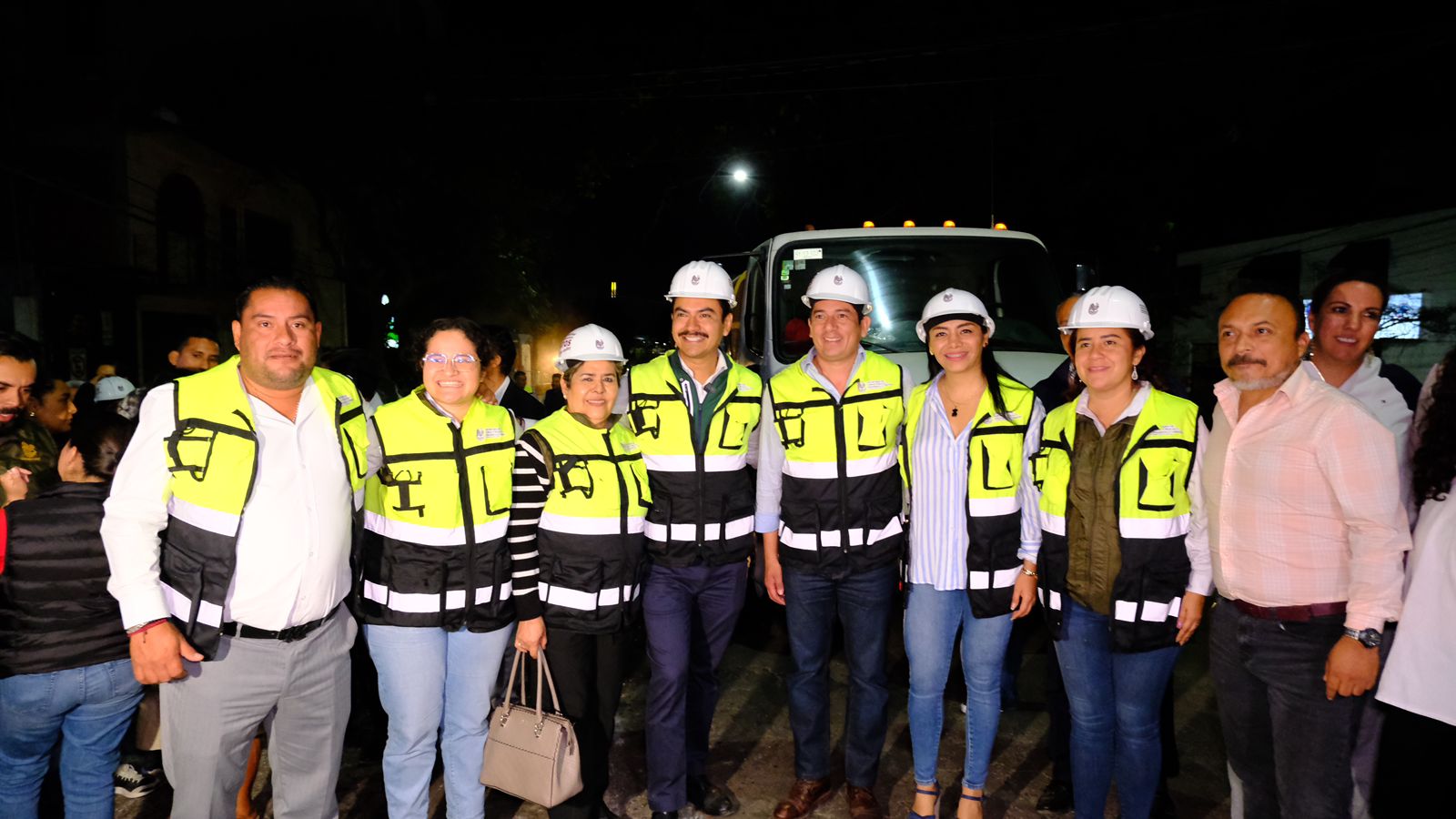 Vecinas y vecinos celebran inicio de obras de bacheo profundo y reencarpetamiento en Oaxaca de Juárez
