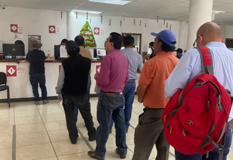 Contribuyentes califican de burla los costos del reemplacamiento y la tenencia en 2025