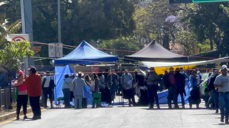 Bloqueo en Oaxaca por parte de la Sección 22 durante reunión con autoridades educativas