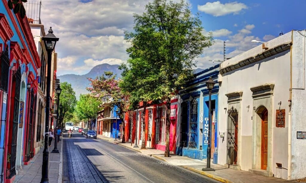 Gobierno de Oaxaca concluye reencarpetamiento en calles del Centro Histórico