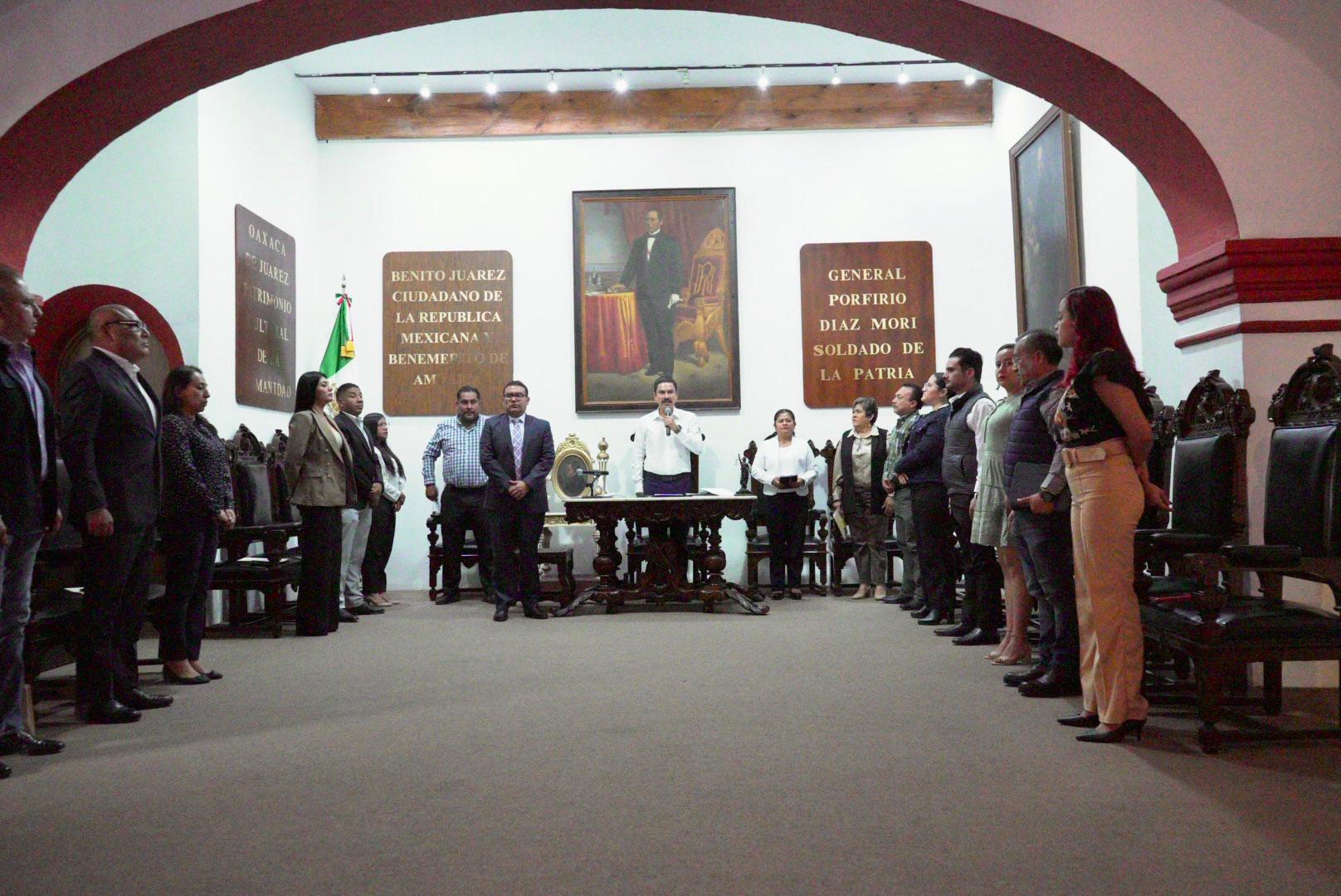 Autoriza Cabildo de Oaxaca de Juárez licencia de agentes municipales de Santa Rosa y Cinco Señores