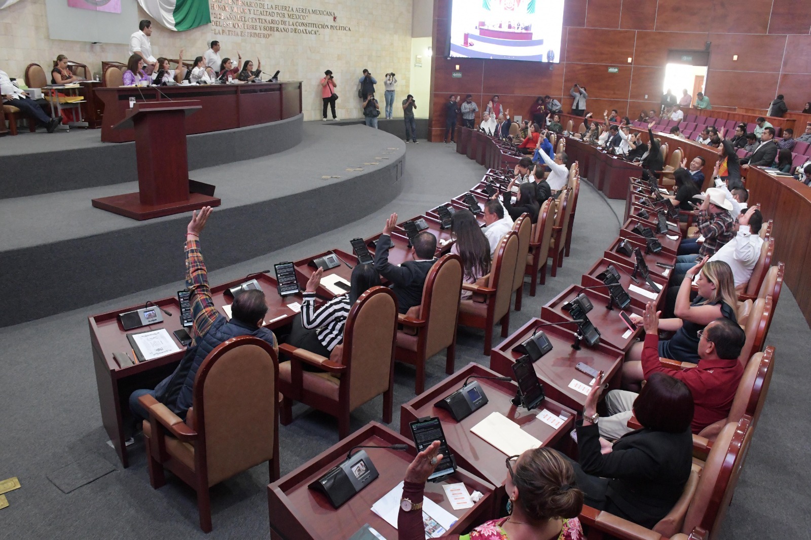 Avala Congreso de Oaxaca cambio de autoridades en dos municipios