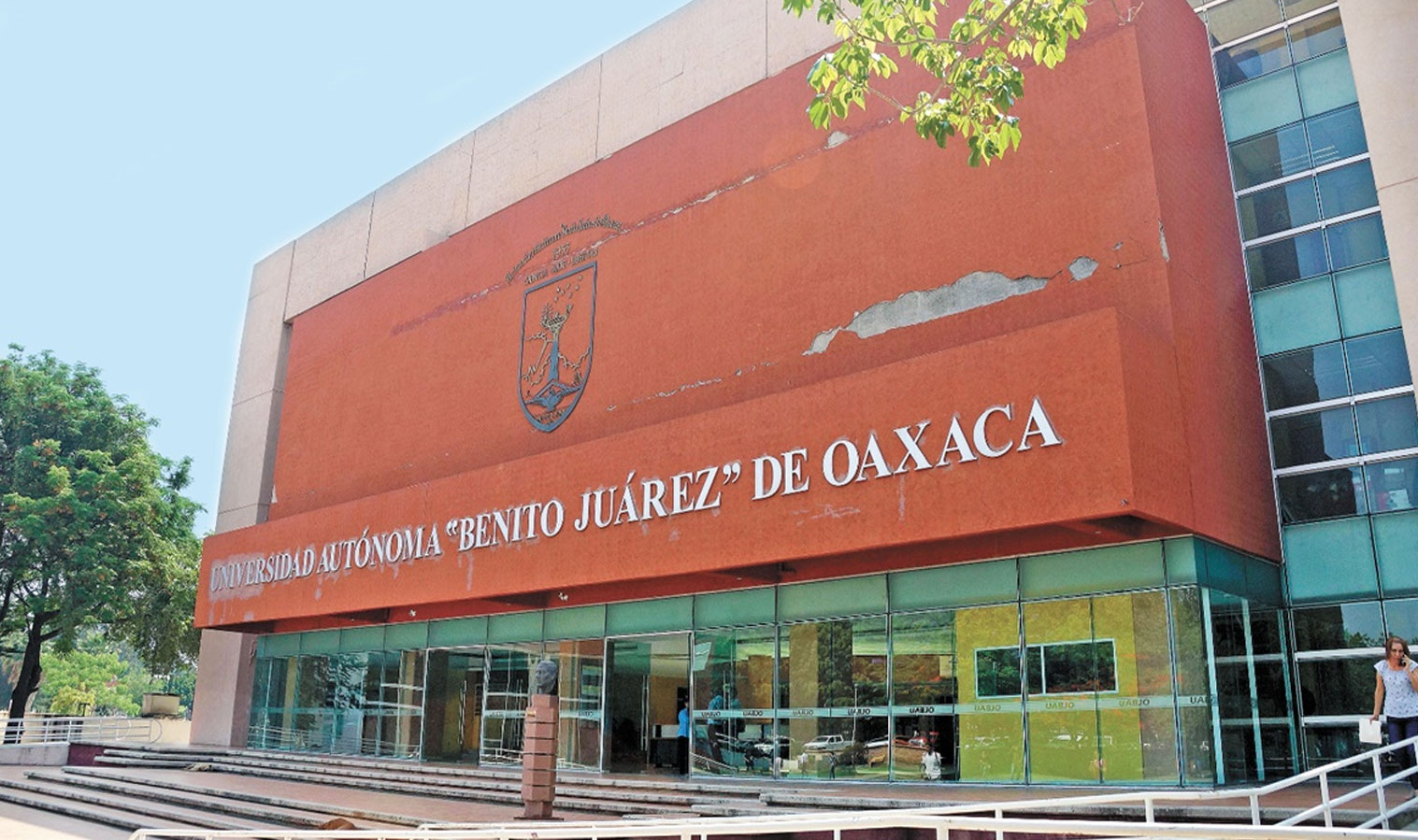Denuncian a autoridades de la UABJO por encubrimiento a deudor alimentario