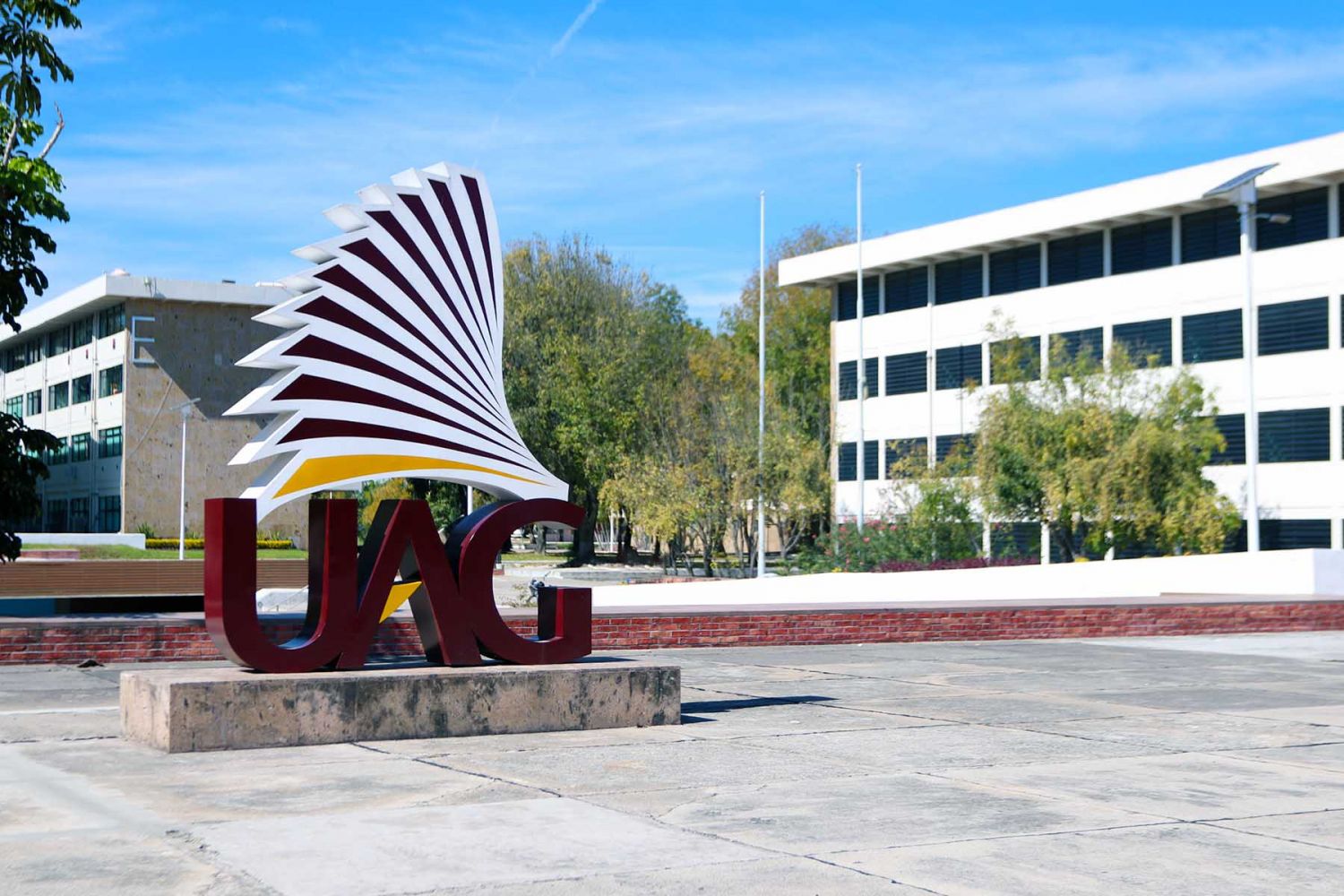 La Universidad Autónoma de Guadalajara Recibe a las Maestras Basanta del Ballet Folklórico