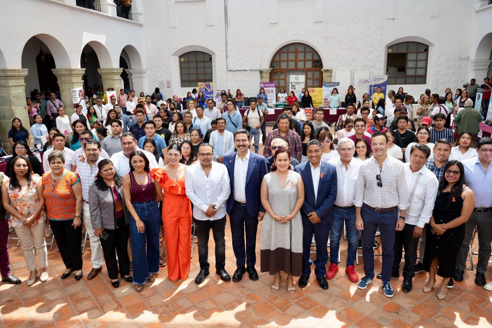 Realizan Feria del Empleo en Oaxaca con la Participación de 30 Empresas y Organismos Federales