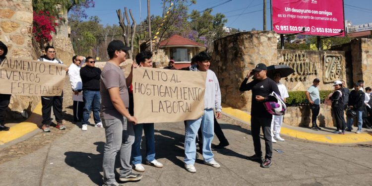 Protesta y Paro Laboral en Hotel de Lujo en Oaxaca por Violaciones al Contrato Colectivo de Trabajo