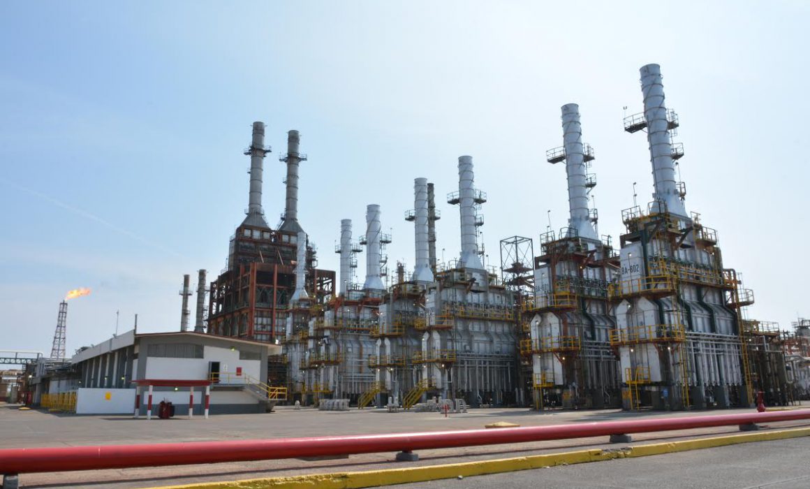 Tensión por constantes derrames contaminantes en Salina Cruz: autoridades buscan soluciones