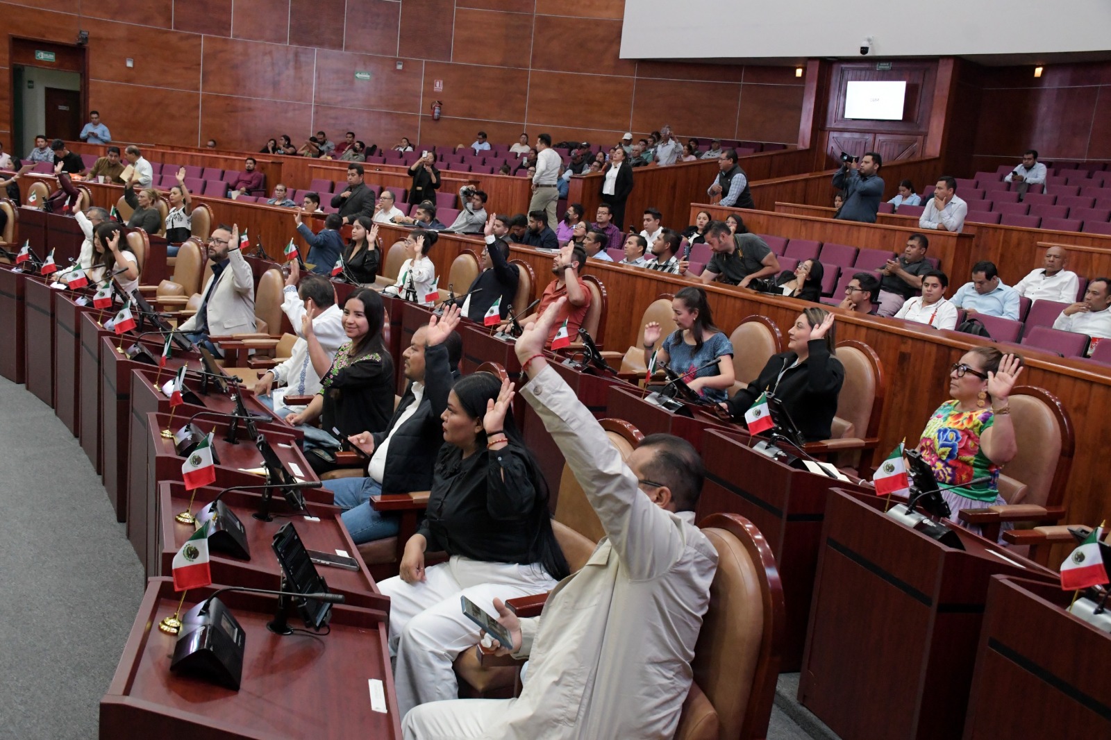 Avala Congreso de Oaxaca reforma constitucional para garantizar apoyo económico a las y los jóvenes