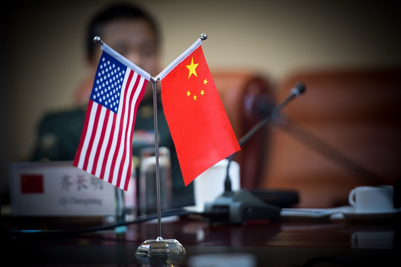 Un Lunes Negro Para los Mercados Financieros: Aranceles de China Desatan Caídas Históricas