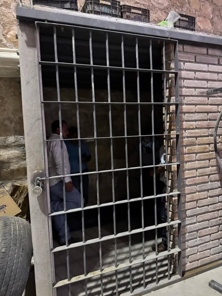 Ciudadanos de San Juan Bautista Coixtlahuaca retienen al presidente municipal en protesta por presunta corrupción
