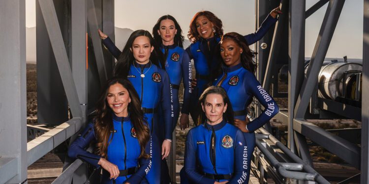 Katy Perry viaja al espacio en misión histórica 100% femenina de Blue Origin