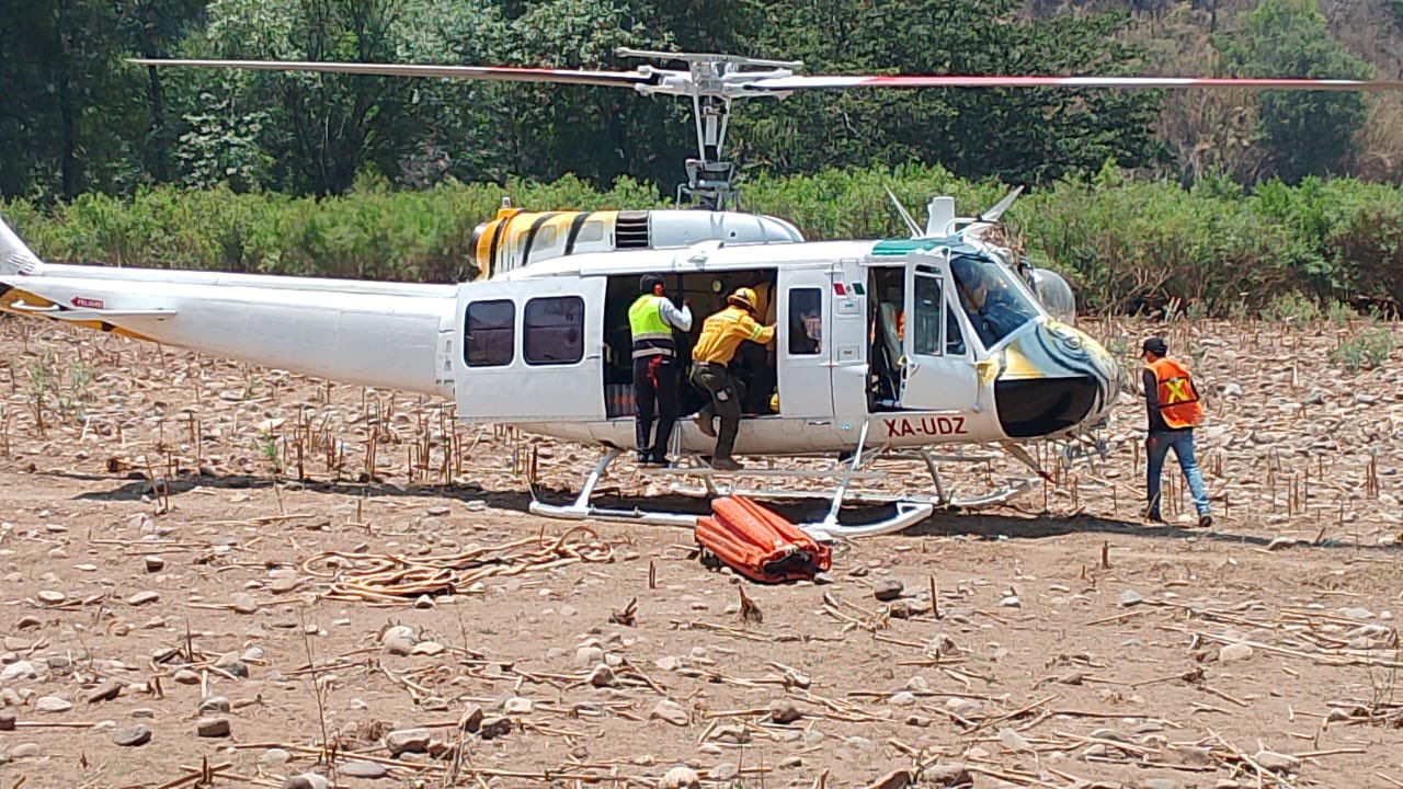 Continúa combate al incendio forestal en la Mixteca de Oaxaca con apoyo aéreo y terrestre