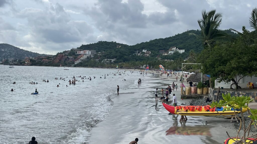 Alertan por lluvias fuertes y efecto de mar de fondo en la costa de Oaxaca