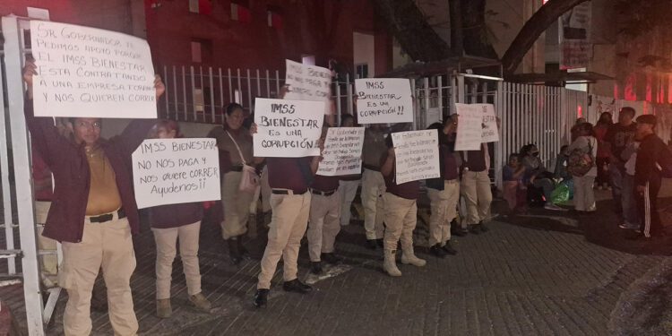 Hospitales en Oaxaca enfrentan interrupciones en servicios de lavandería y seguridad debido a cambios en contratos