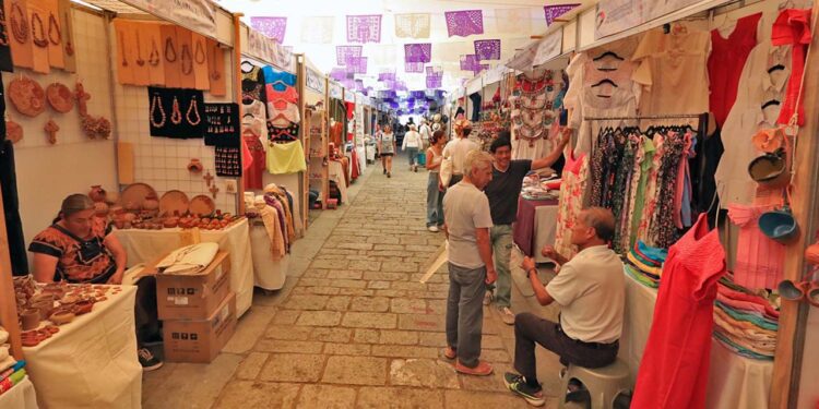 Legisladores Exigen Vigilancia en Precios Durante la Semana Santa para Evitar Abusos a los Turistas