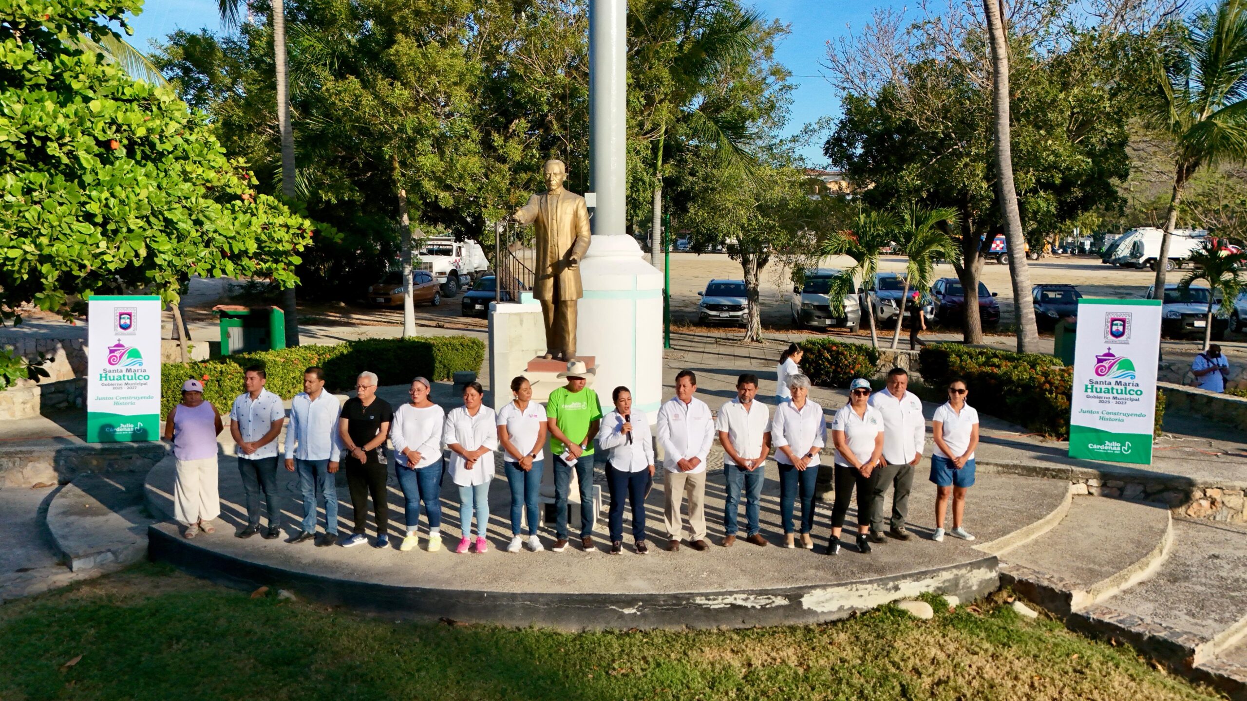 Se suma Saymi Pineda a Mega Limpieza y Programa de Bacheo en Bahías de Huatulco