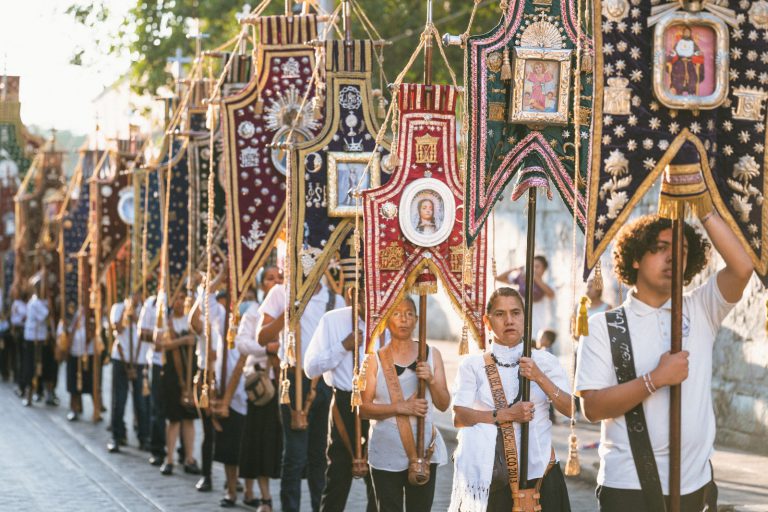 Inicia Semana Santa en Oaxaca con Procesión de Estandartes y Relicarios
