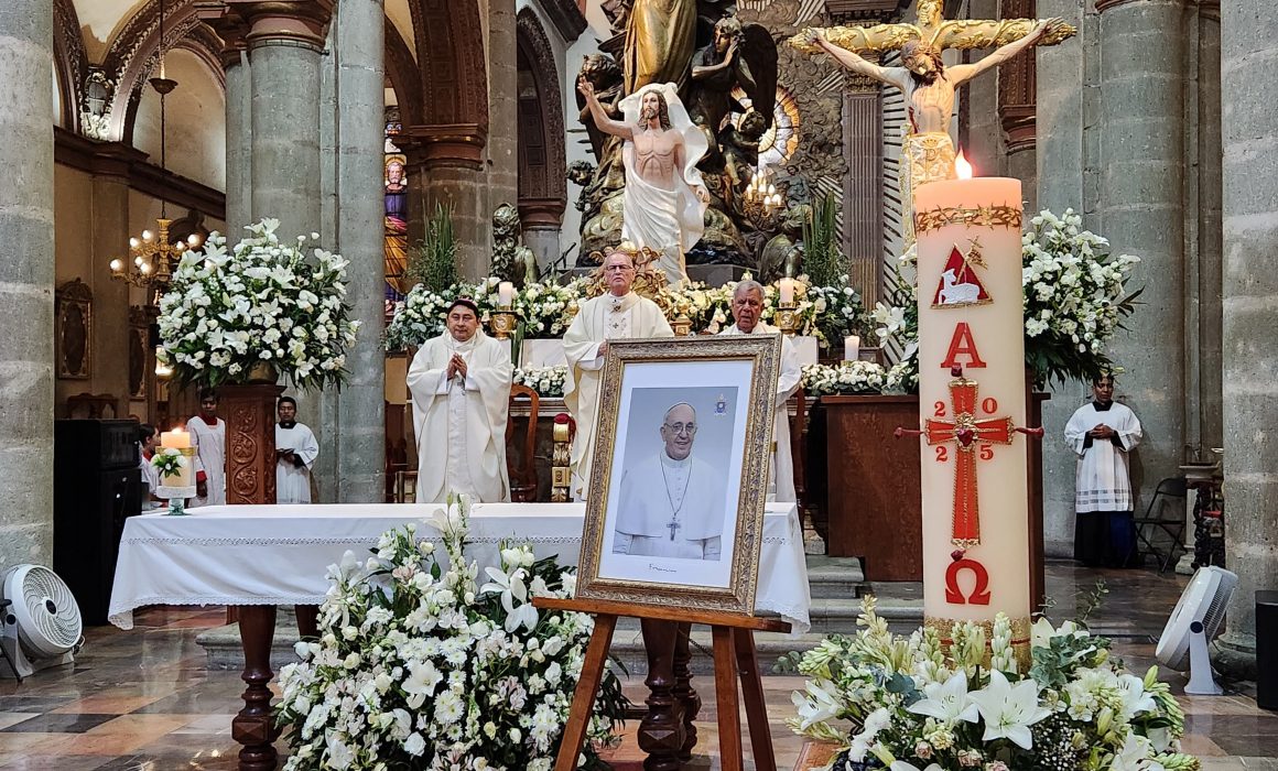 Oaxaca rinde homenaje al Papa Francisco con una misa en la Catedral Metropolitana