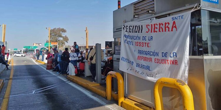 Paro Indefinido Afecta a Más de 800 Mil Estudiantes en Oaxaca, Mientras Sección 59 del SNTE Mantiene Clases Normales