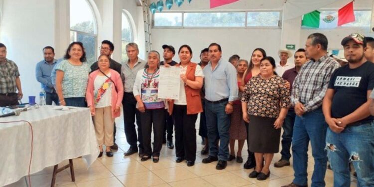 El Gobierno Federal Entrega Constancias de Comunidad Indígena a Autoridades de Huautla