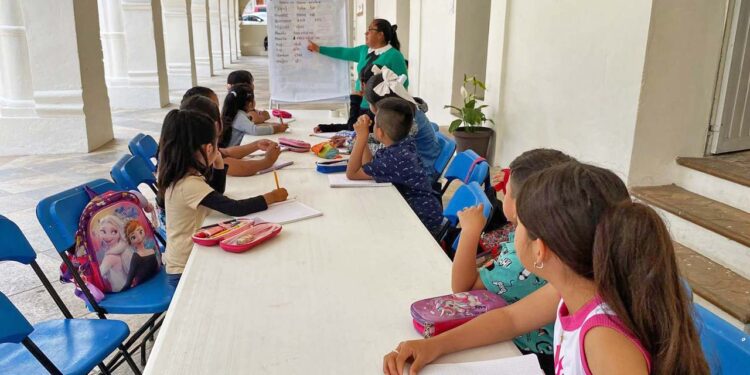 Recuperación de la Lengua Mixteca en Nochixtlán: Talleres de Aprendizaje para Niños y Niñas