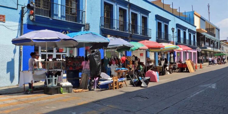 Inicia reubicación de comerciantes por ampliación de banquetas en Oaxaca de Juárez