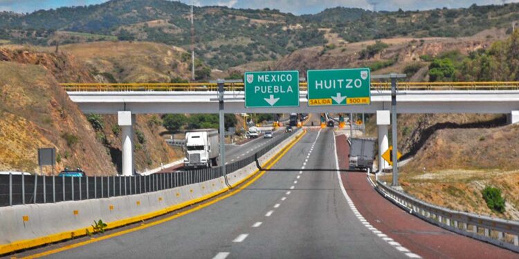 Transportistas Exigen Ampliación y Remodelación Urgente de la Súper Carretera Cuacnopalan-Oaxaca a 30 Años de su Inauguración