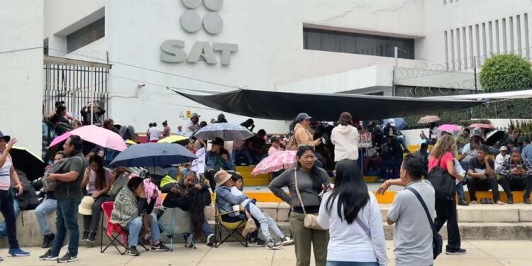 CNTE anuncia bloqueos en instituciones financieras y mantiene paro indefinido en CDMX