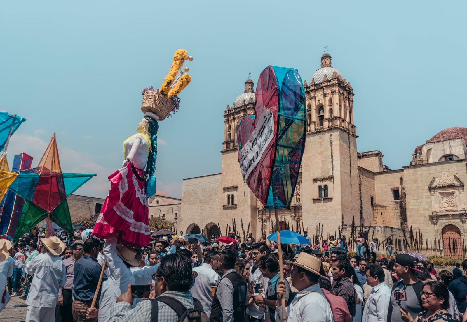 El Ayuntamiento de Oaxaca de Juárez Proyecta Regular las Calendas para Evitar Altercados y Colapsos en el Centro Histórico