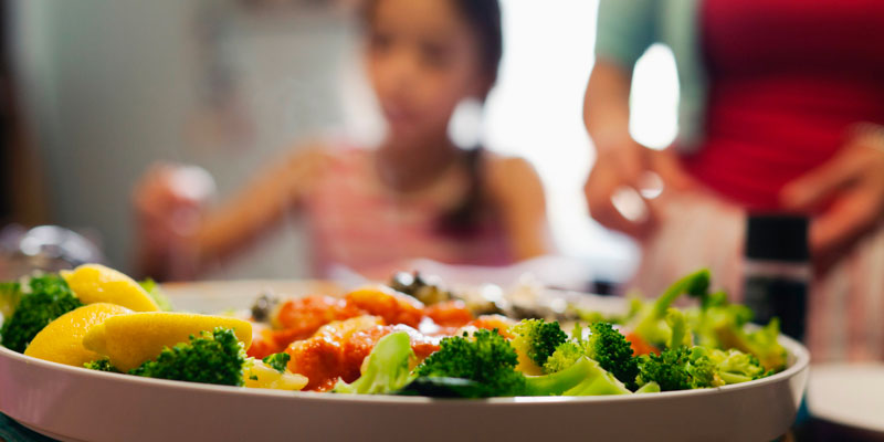 Importancia de una Alimentación Adecuada en la Infancia: Un Llamado a Padres y Madres de Familia